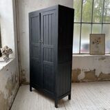 Black trade cabinet