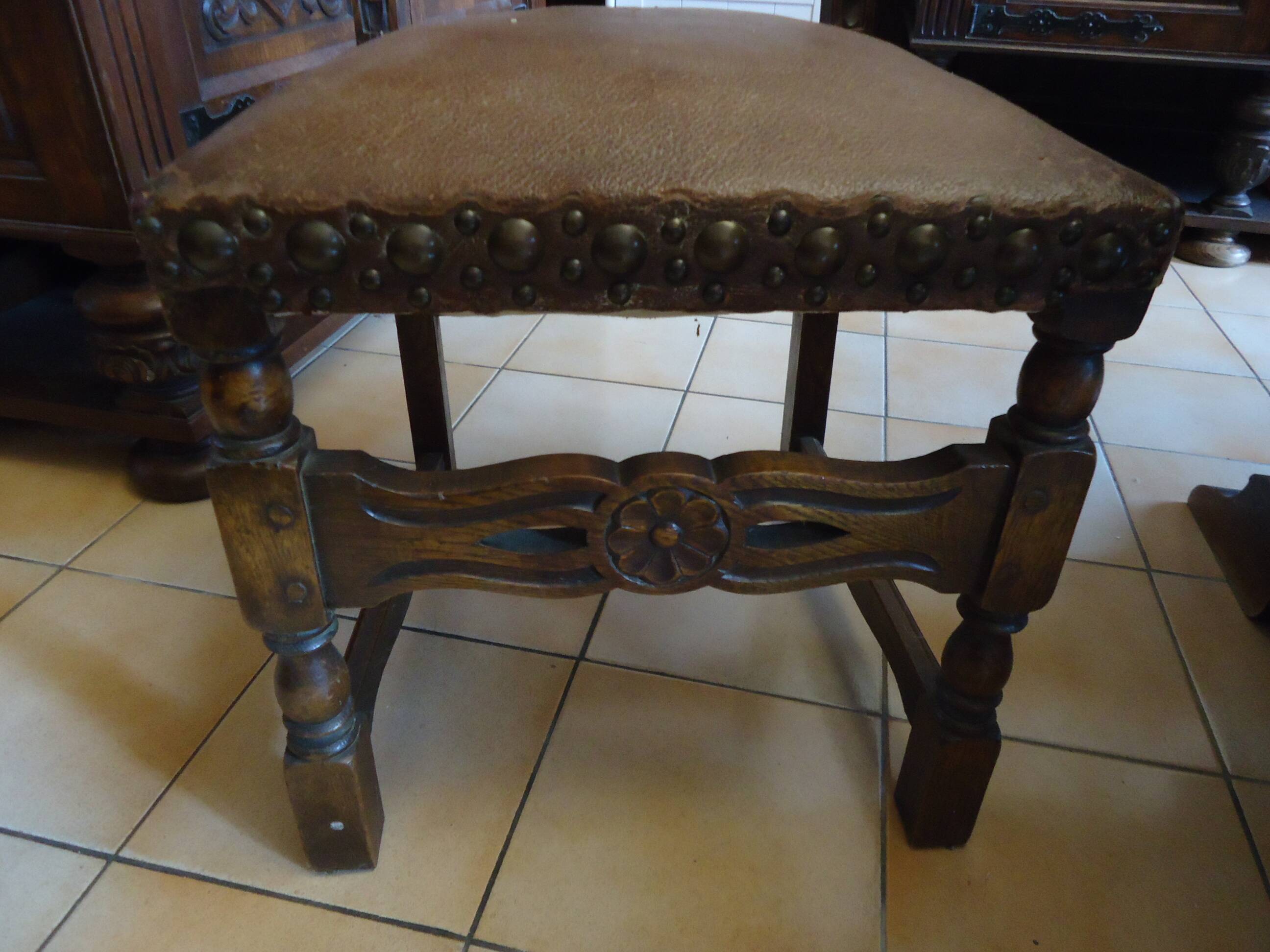 Dining table and 6 solid wood chairs from the 1950s.