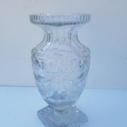 Vase cristal taillé forme Médicis