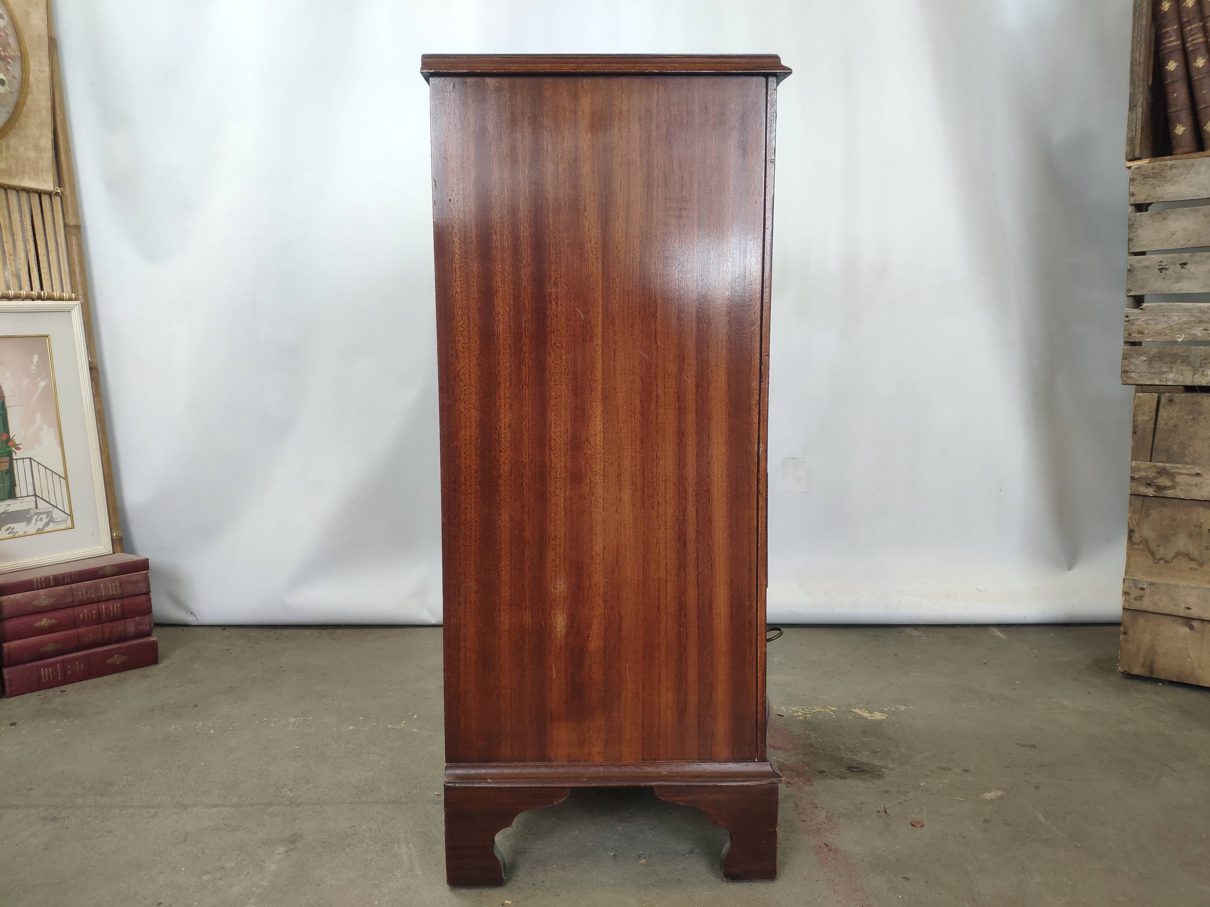 Commode galbée acajou 5 tiroirs poignée anneaux