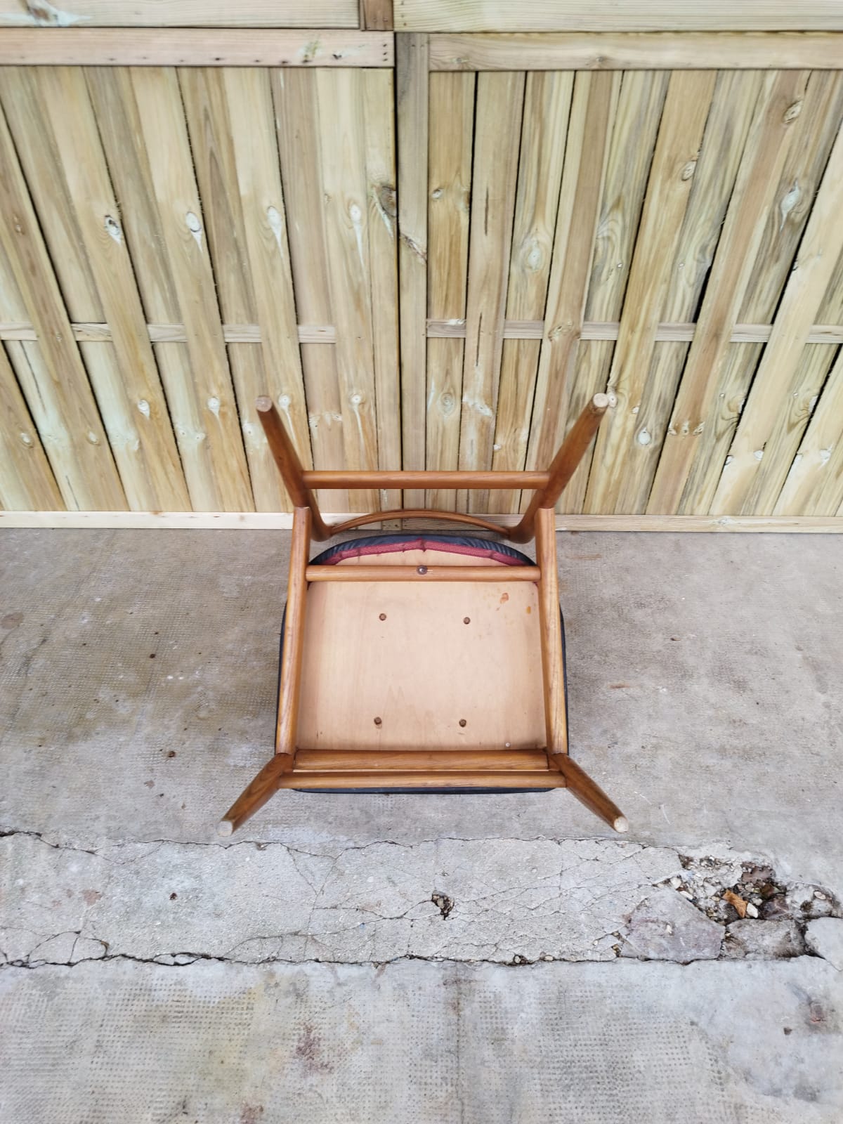 Suite de 5 chaises vintages scandinaves teck 1 simili cuir