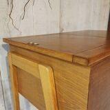 Spindle leg desk