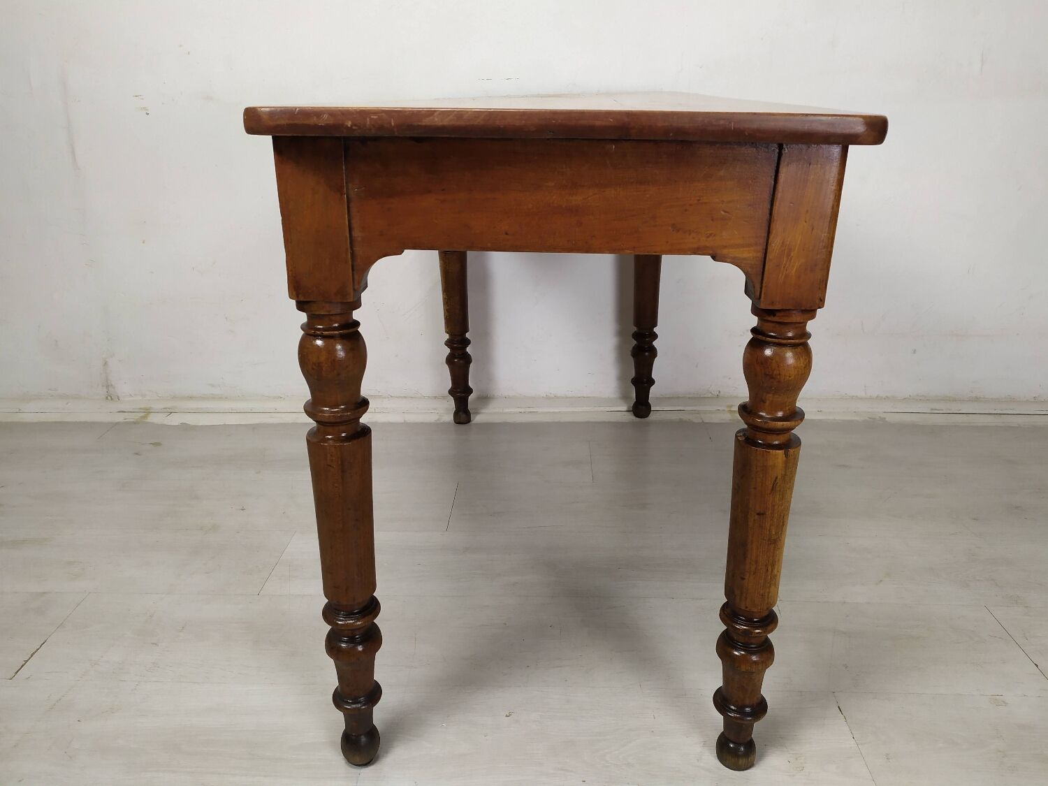 Table de ferme bistrot