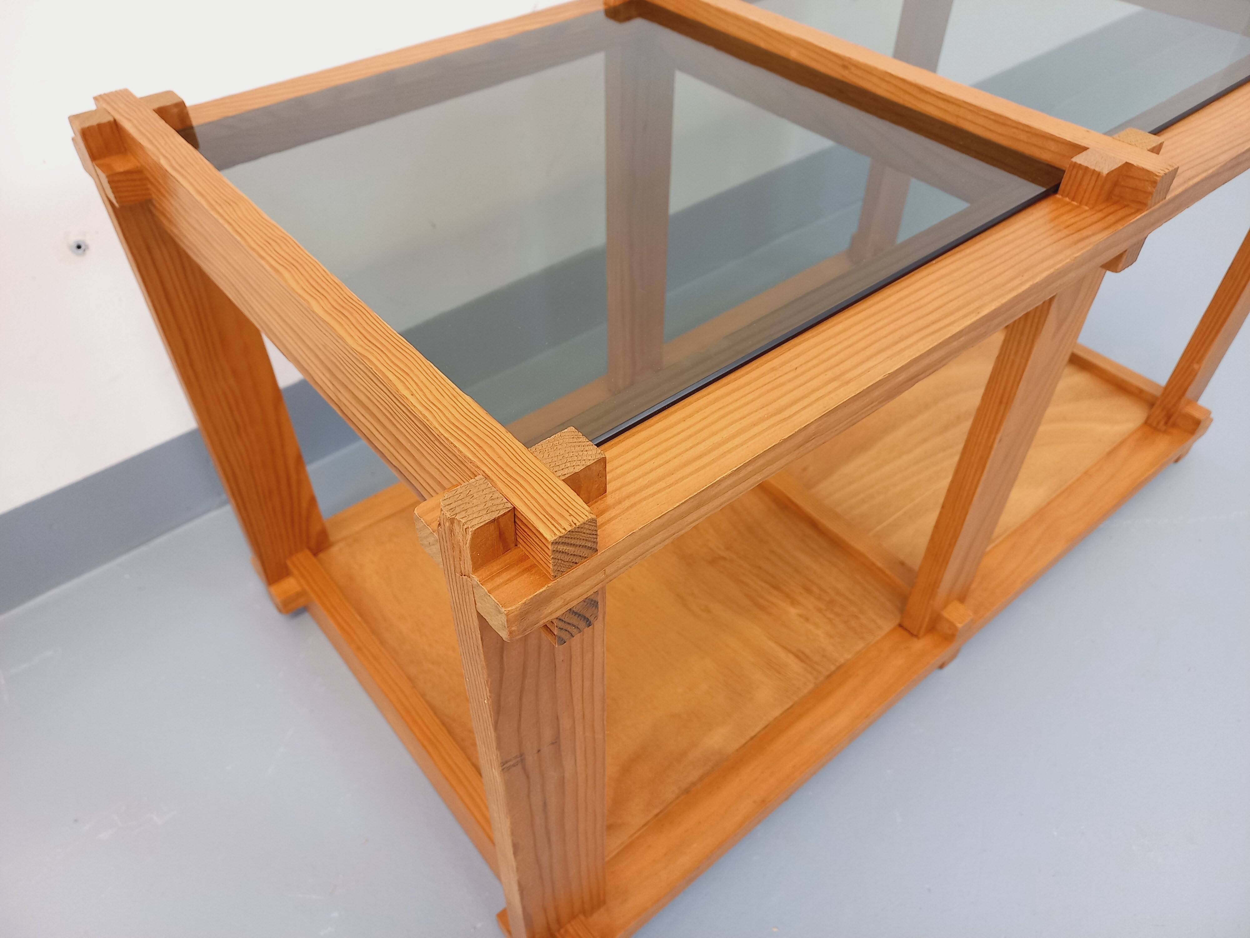 Vintage rectangular coffee table in pine and smoked glass from the 70s and 80s.