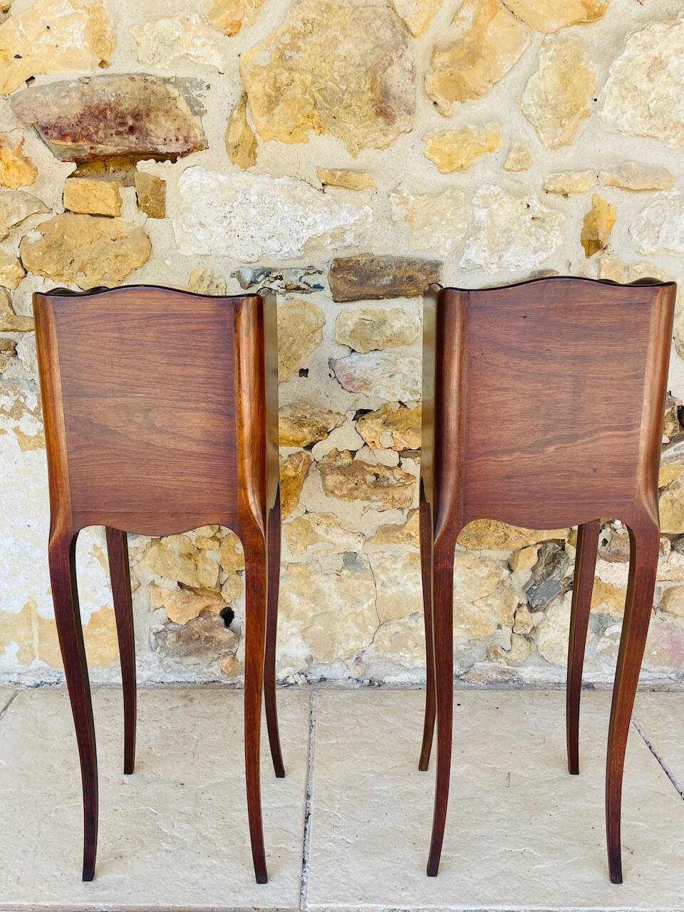 Paire de chevets style Louis XV en noyer