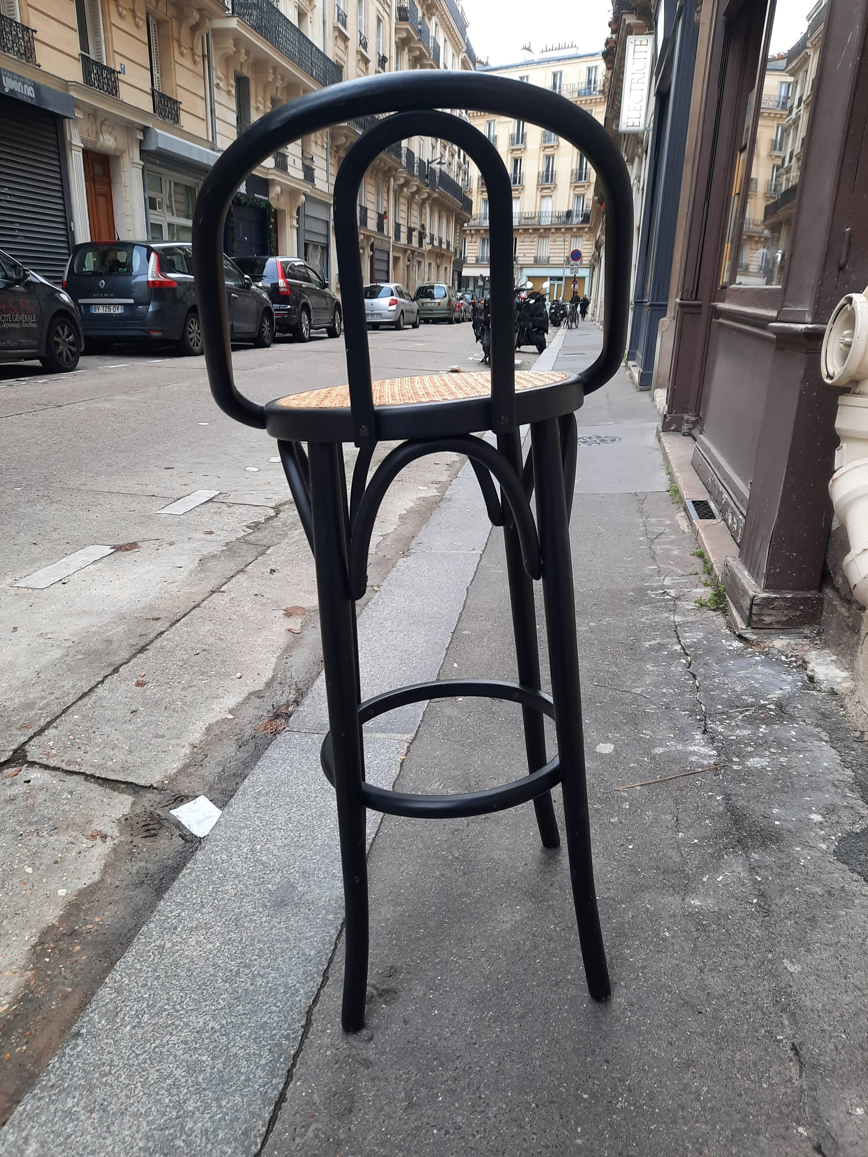 Bar stool