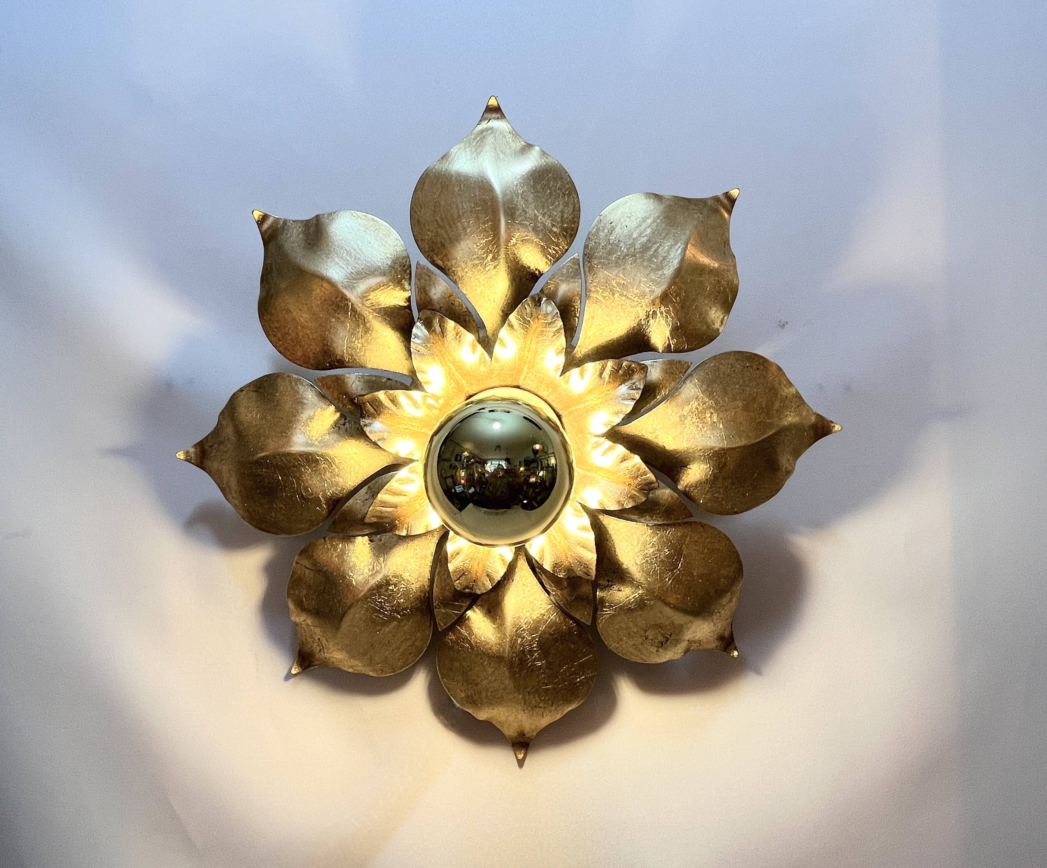 1970s 1980s Hollywood Regency Masca Gold Leaf Metal Flower Wall Sconce