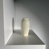 Oblong vase in white ceramic Vintage Habitat