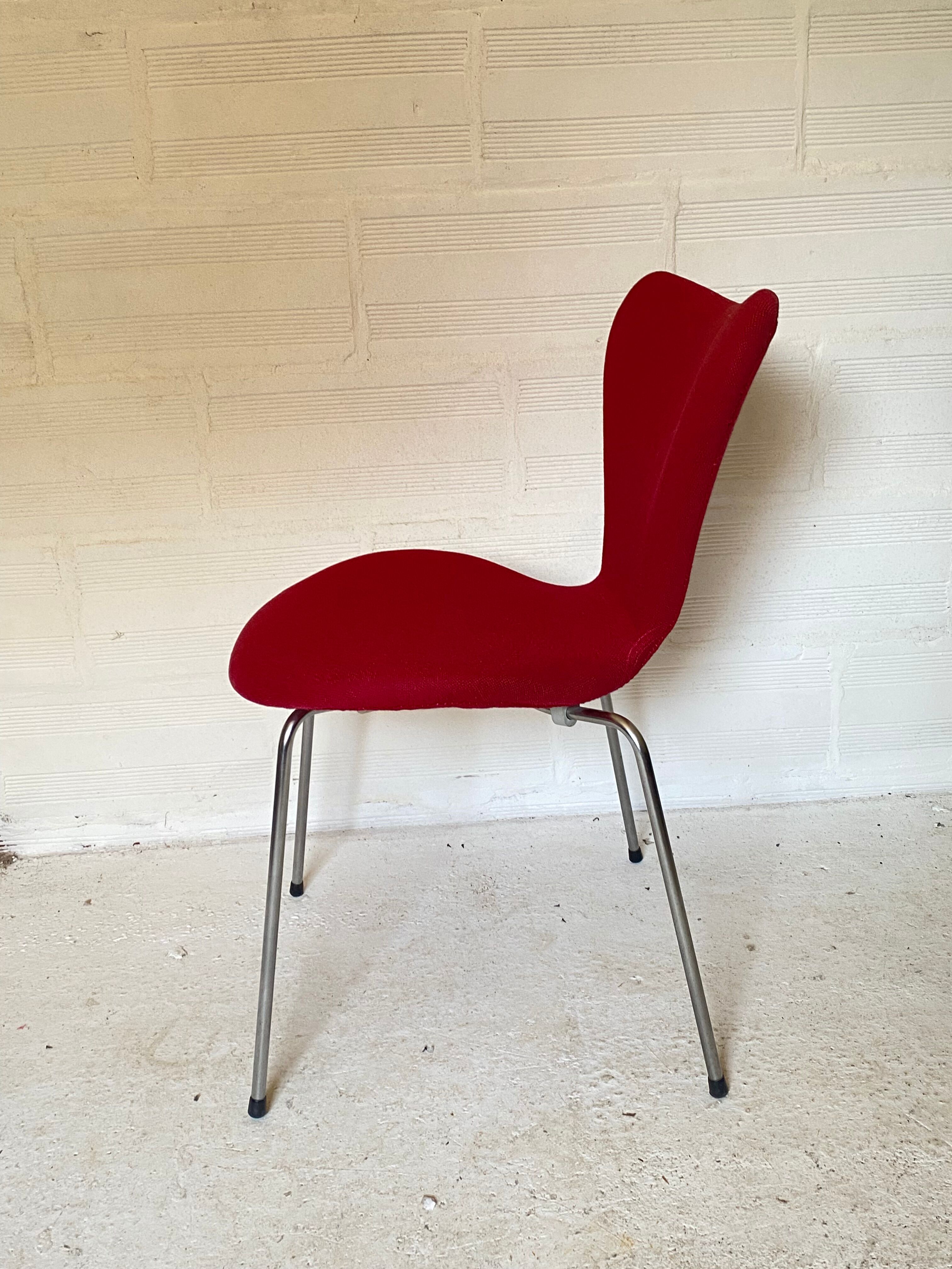 Pink chair 3107 by Arne Jacobsen