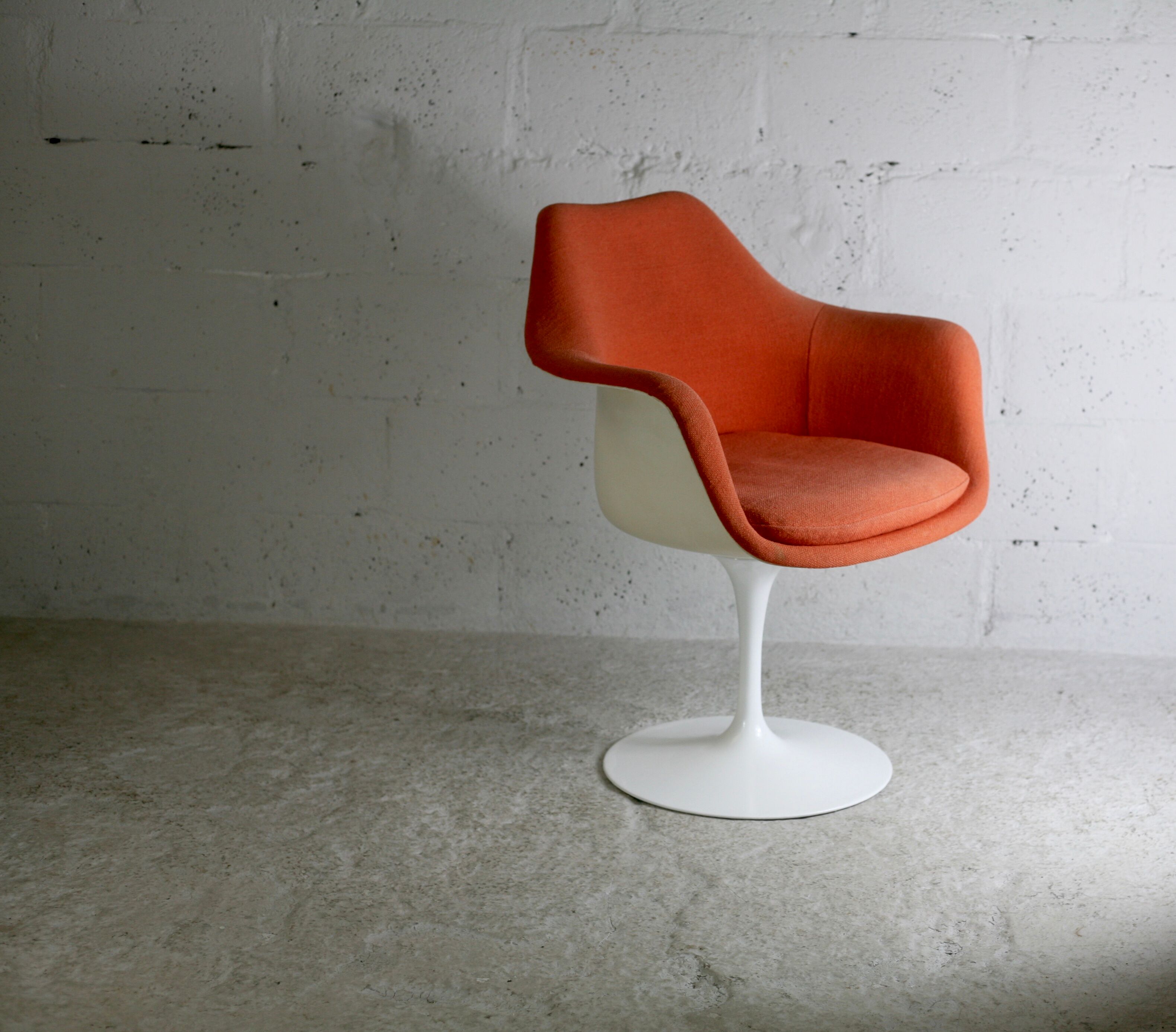 Tulip swivel armchair, Signed Knoll, Eero Saarinen, USA, circa 1960.