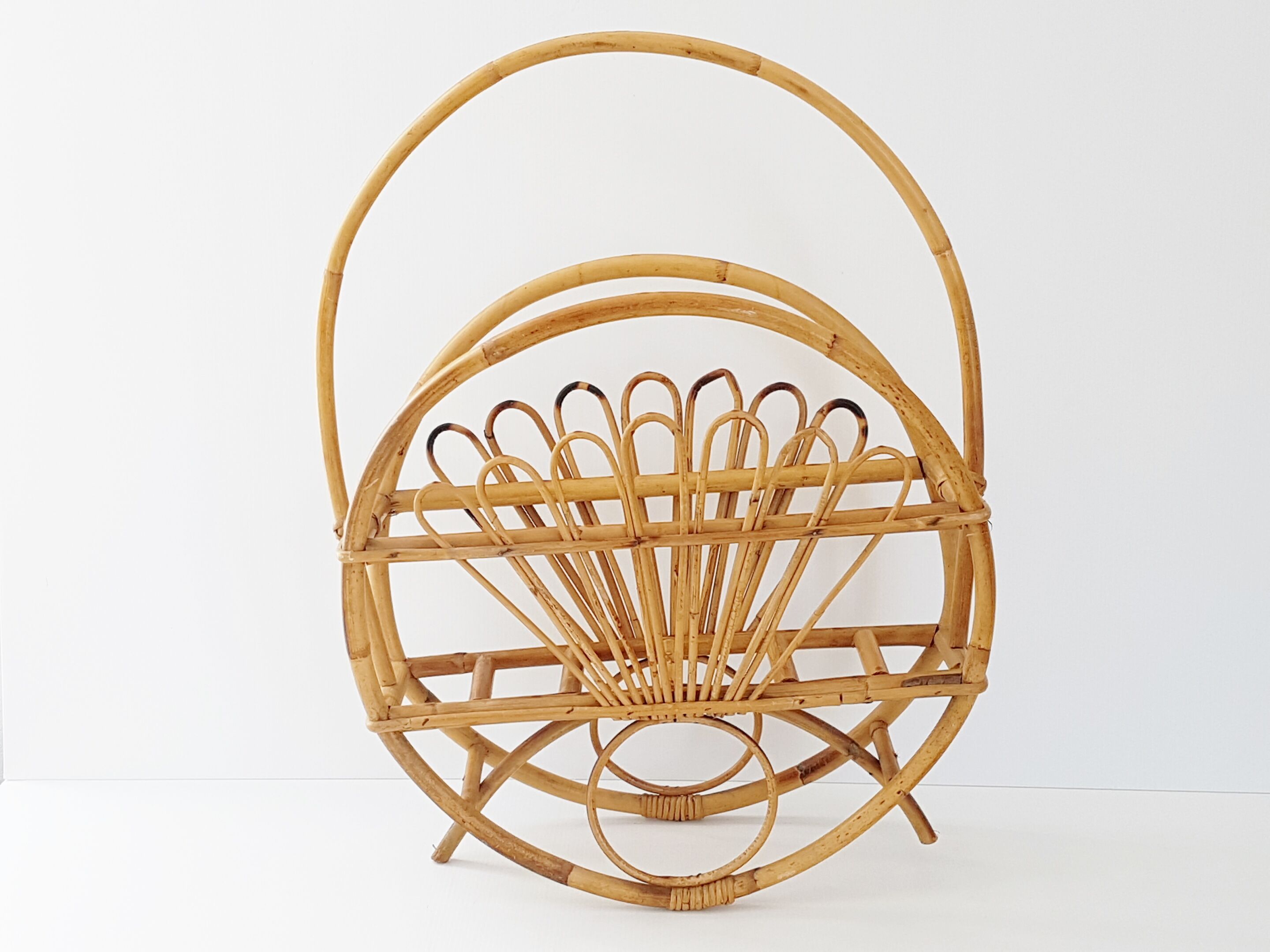 Magazine rack in rattan and bamboo 1960 vintage