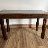 Table brutaliste