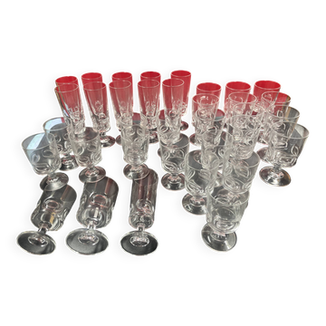 Lot de 35 verres cristal d'arques modele ecusson vers 1970