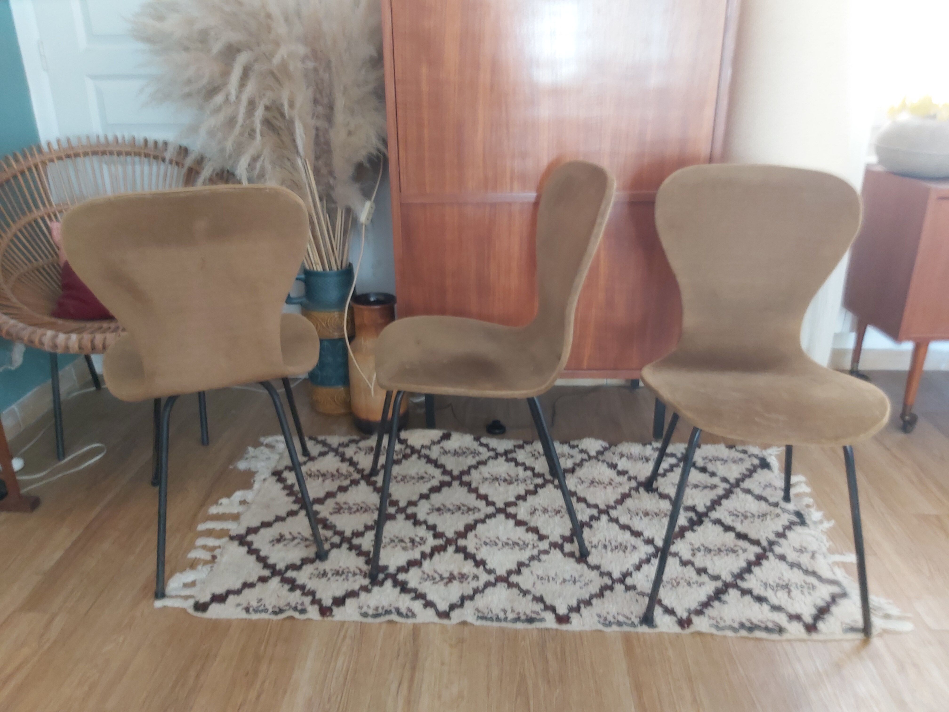 Series of 3 vintage chairs