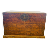 Coffre ancien en bois massif