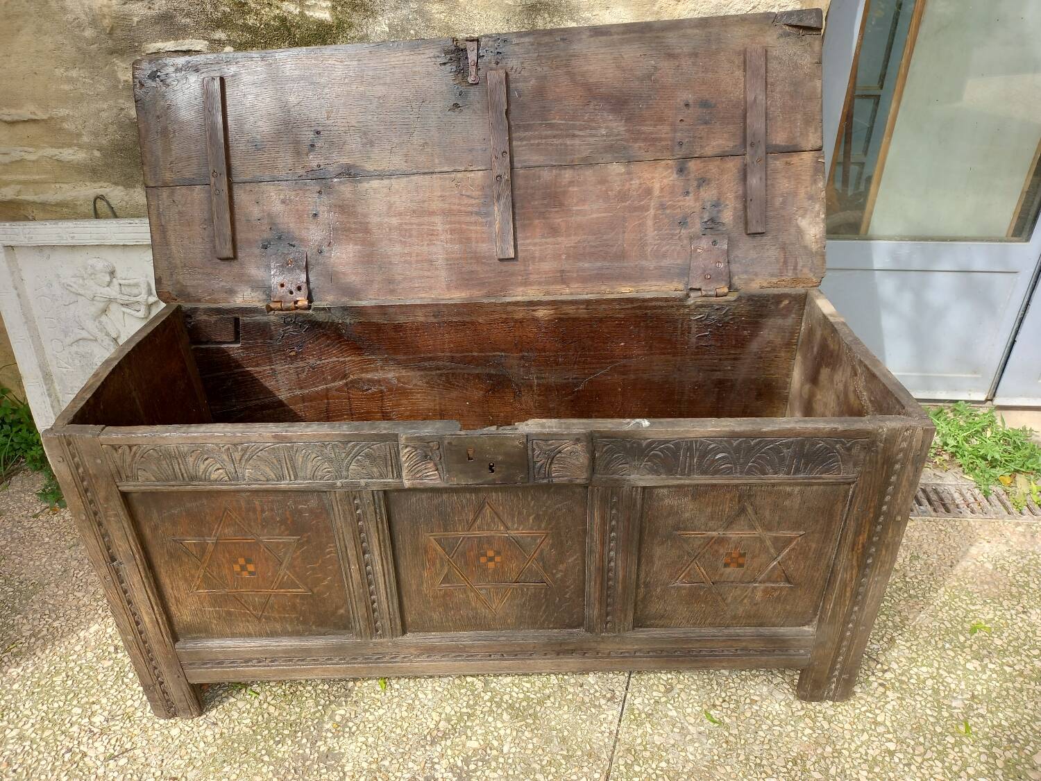 Large 17th century oak chest
