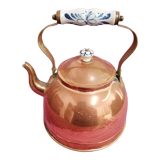 Copper kettle with ceramic handle