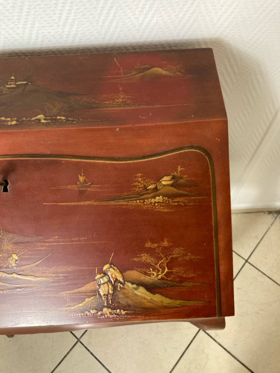 Asian style secretary