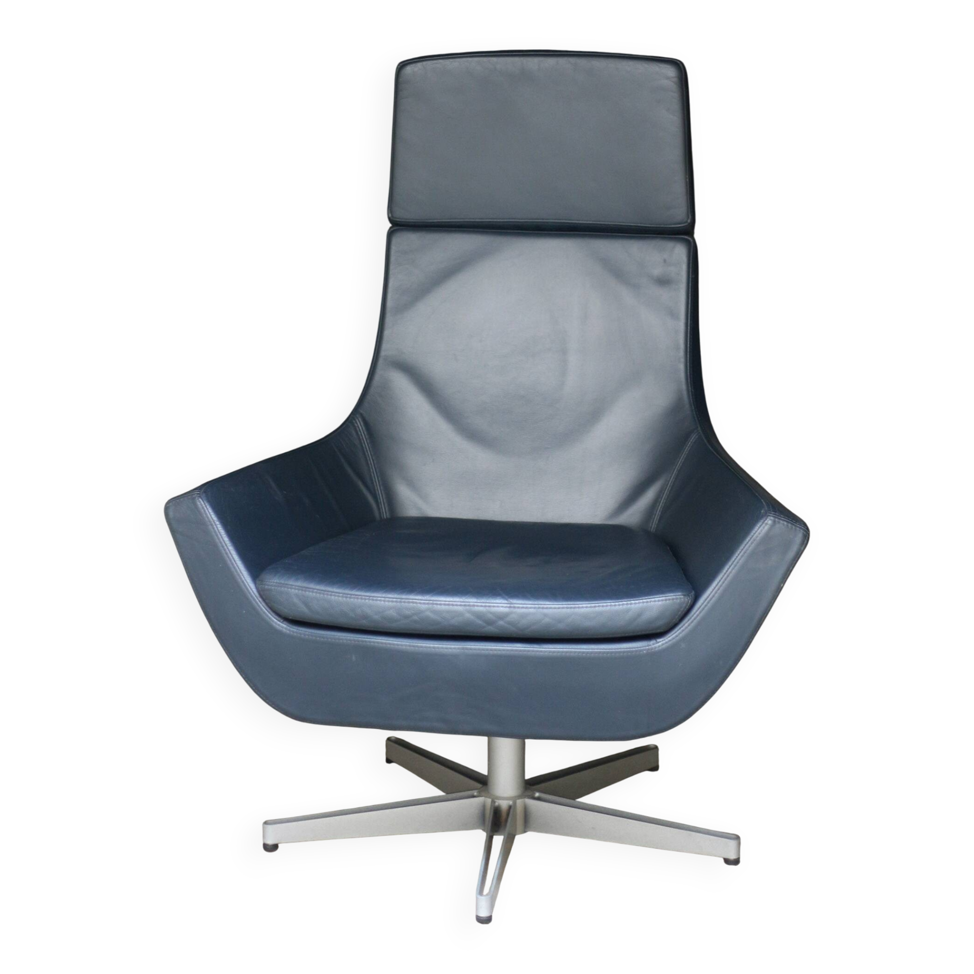 Scandinavian armchair swedese in leather (1970s). very good condition.