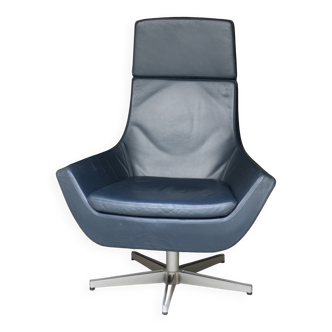 Scandinavian armchair swedese in leather (1970s). very good condition.