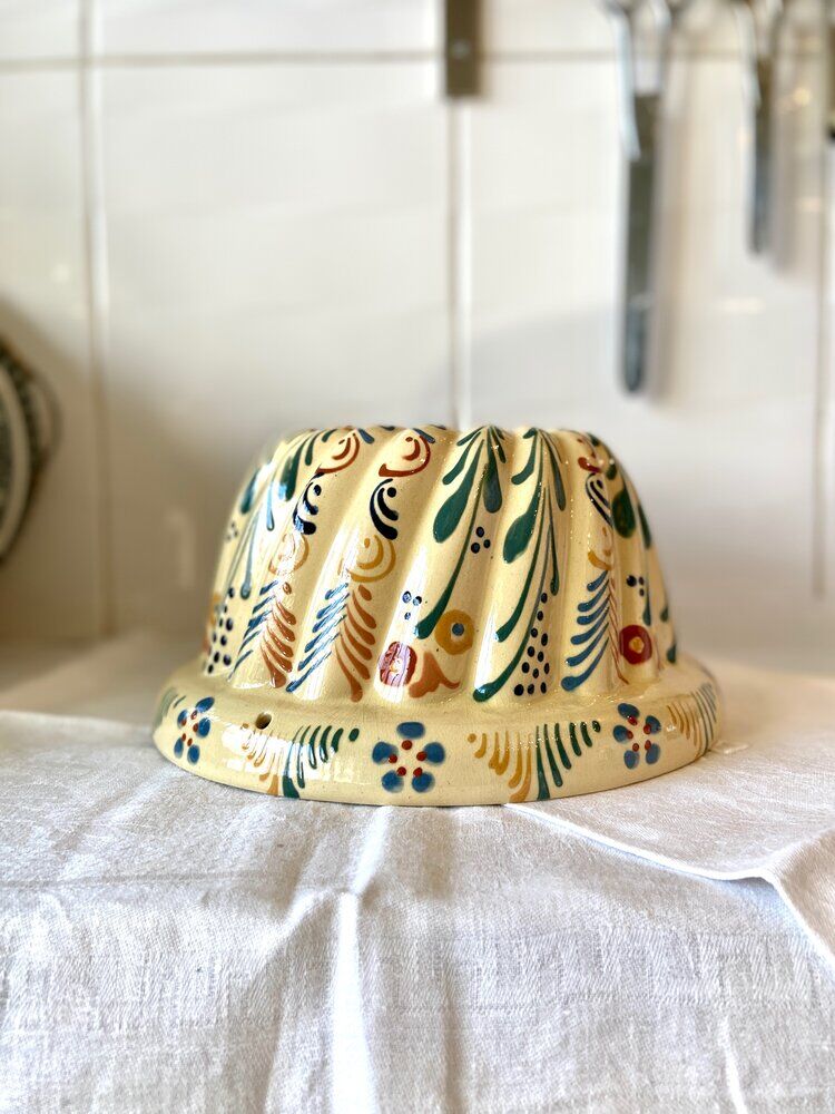 Glazed ceramic kougelhopf mould