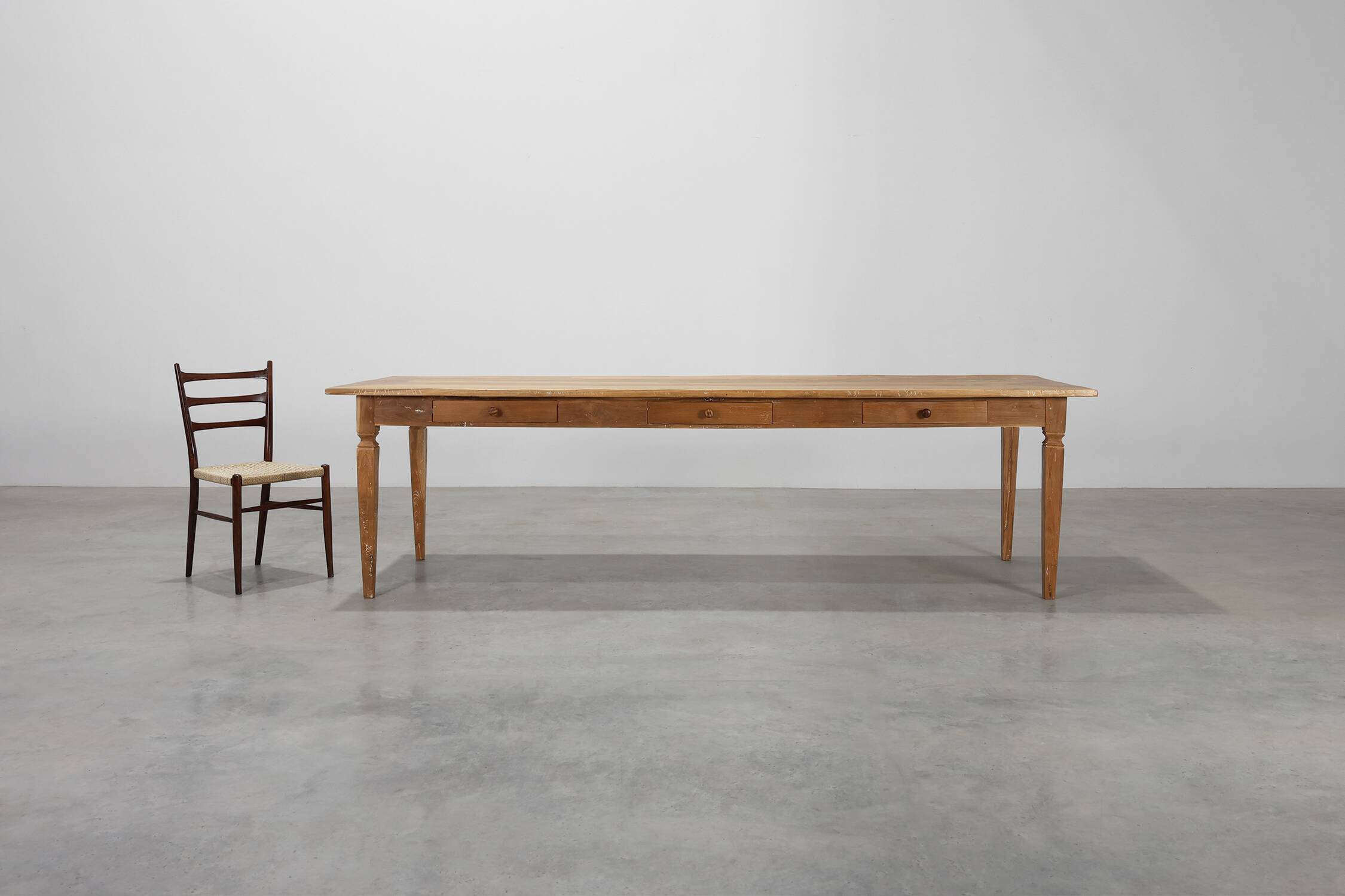 Table de ferme provinciale en bois d'orme, France vers 1850
