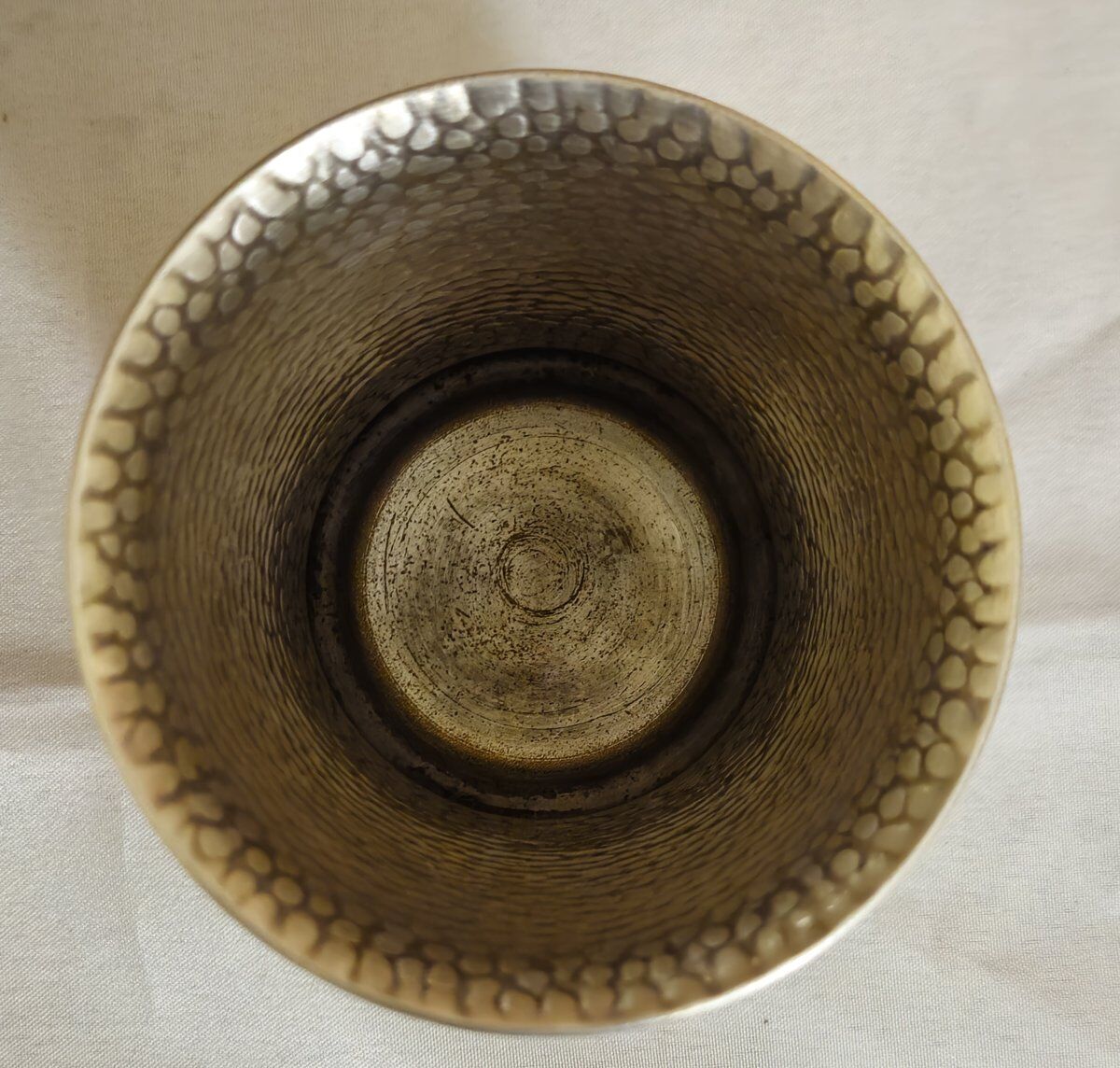 Timbale / gobelet Christian Dior en métal martelé, vintage, signé