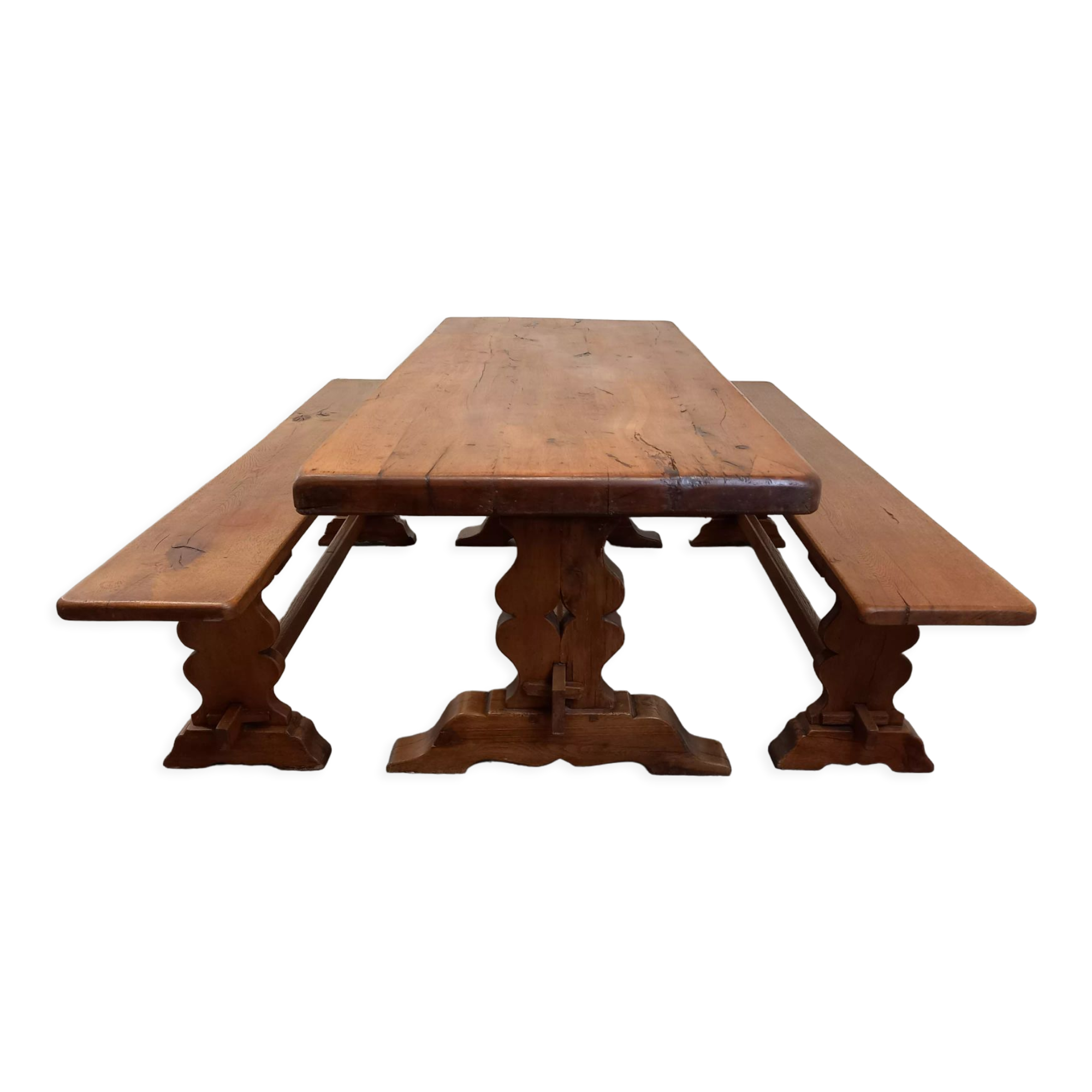 Farmhouse table and its 2 benches