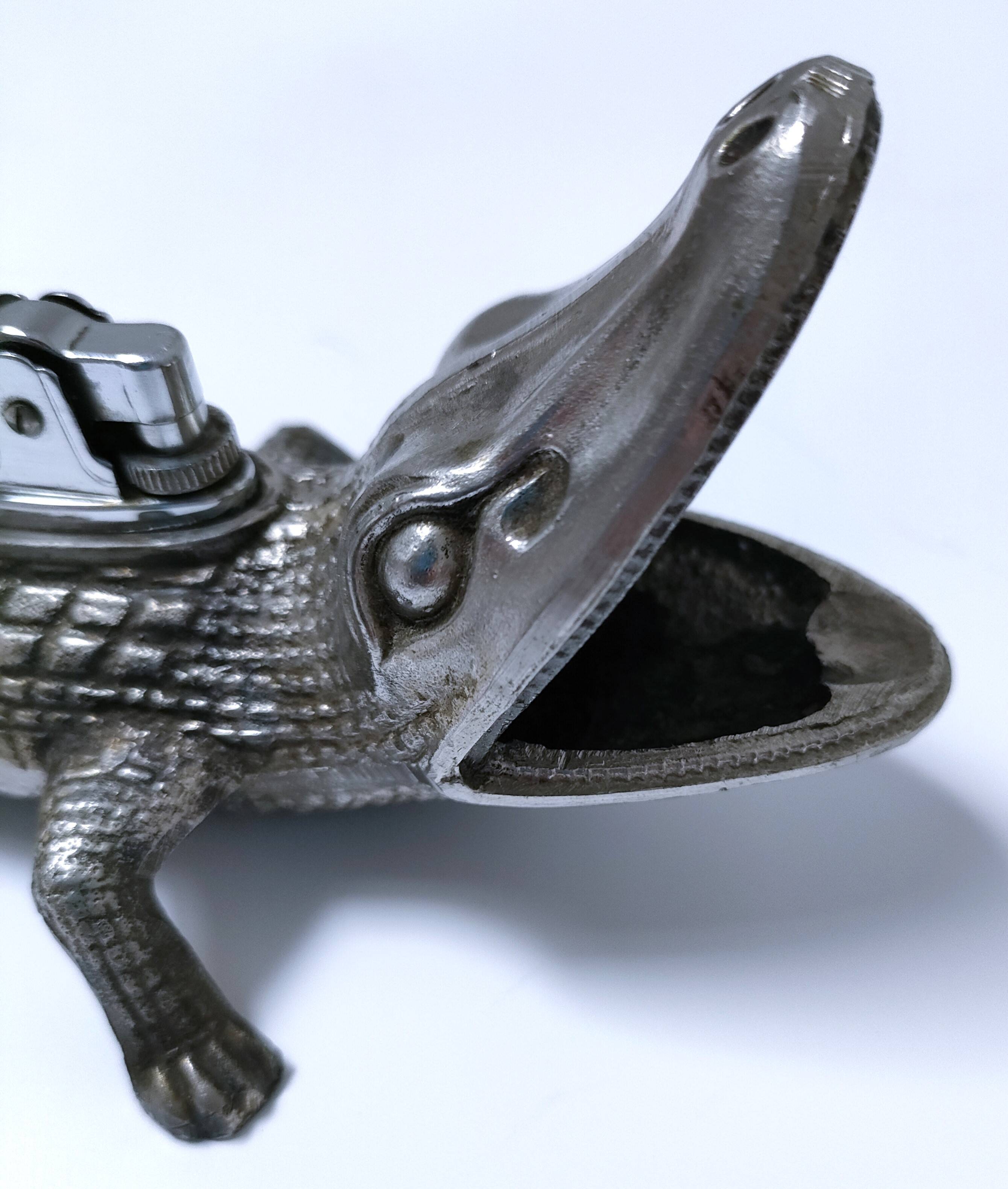 Vintage silver metal crocodile alligator lighter ashtray