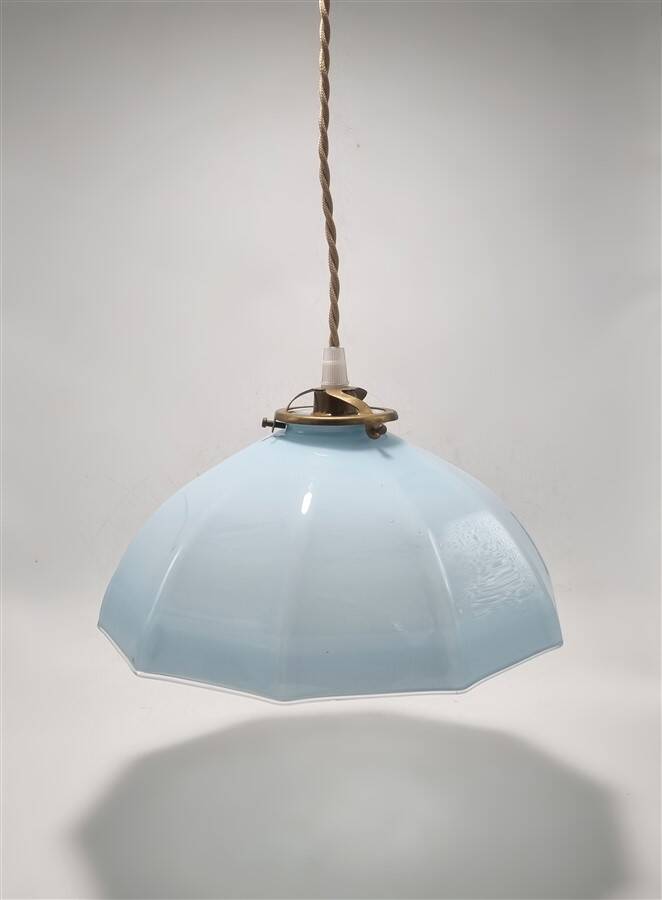 Suspension in opaline