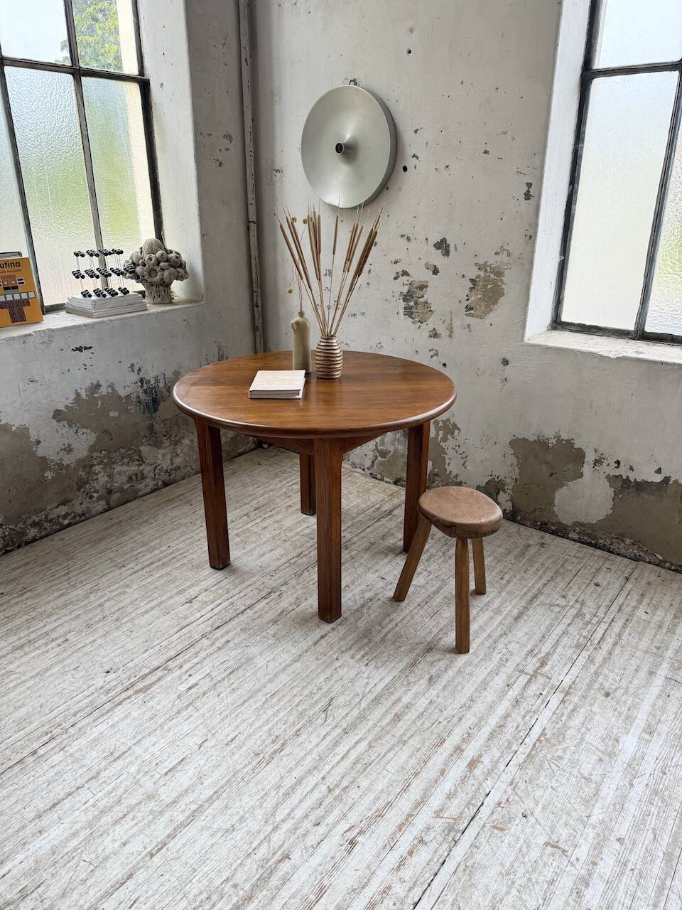 Round oak table 1950