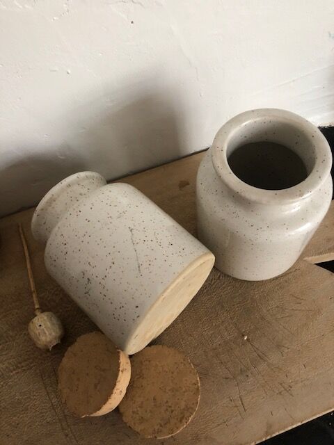 Duo of pots with white sandstone lids