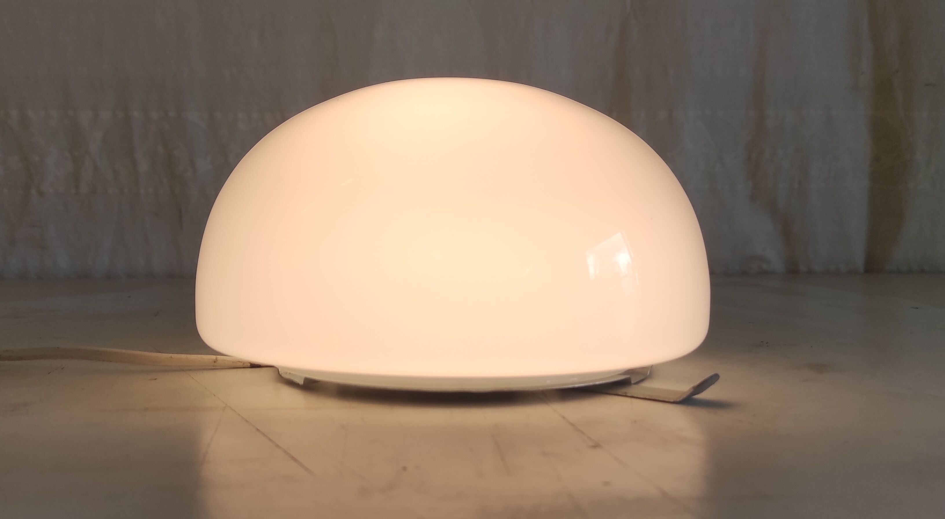 Plafonnier, applique globe opaline - mid. XXeme
