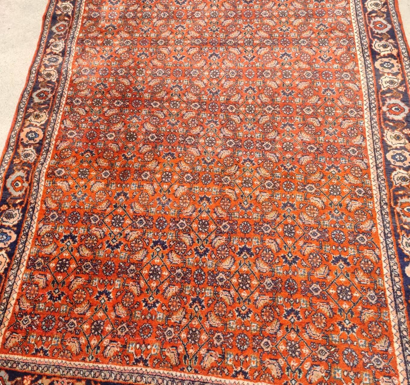 Hand knotted Persian wool rug 163x108 cm