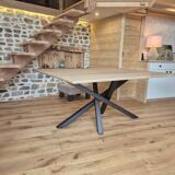 Dining room table for 8/10 people. Oak and metal