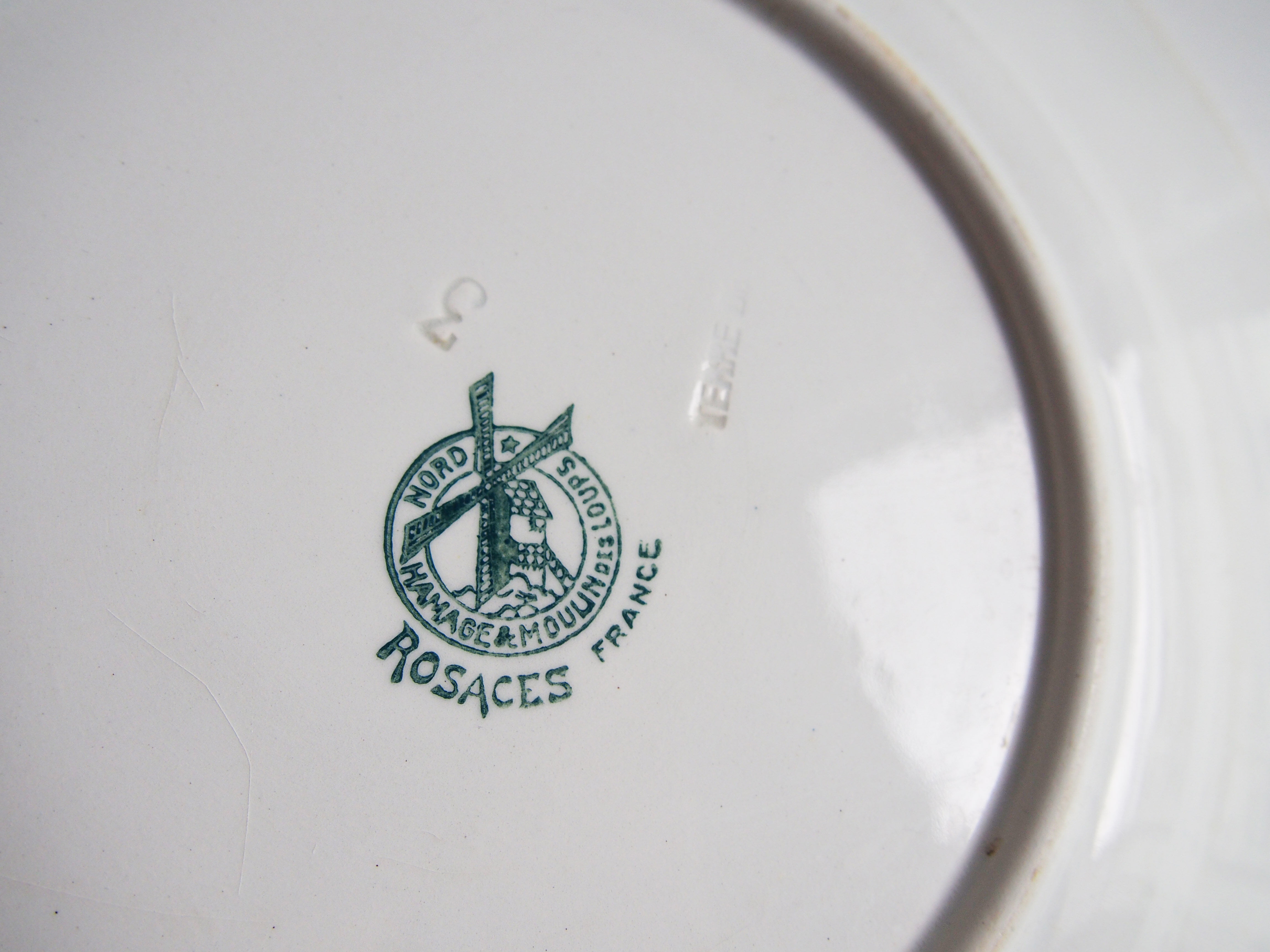 Flower round-plate mill of wolves