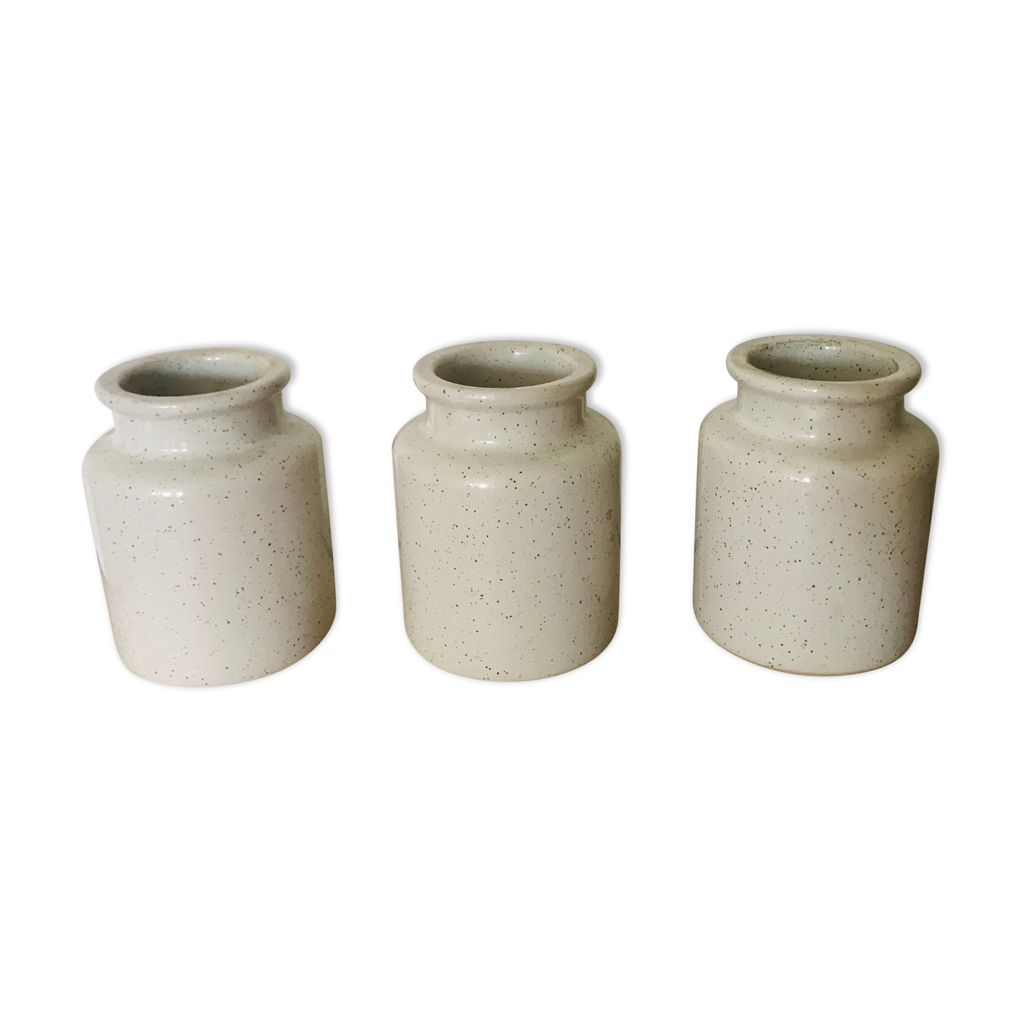 3 white jars, stained in glazed earth