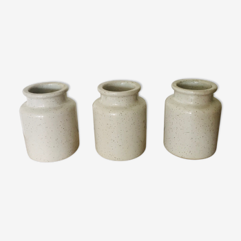 3 white jars, stained in glazed earth