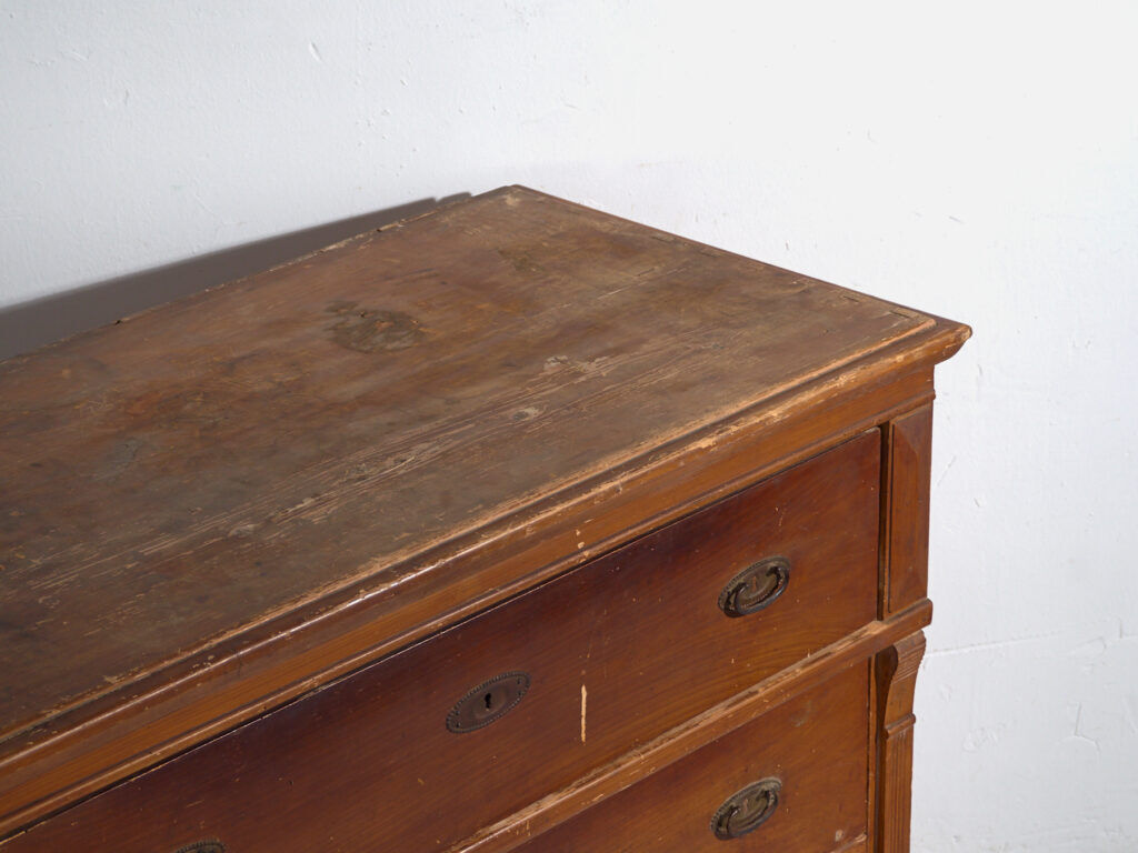 Central European antique chest of drawers with four drawers – Central Europe, circa 1910