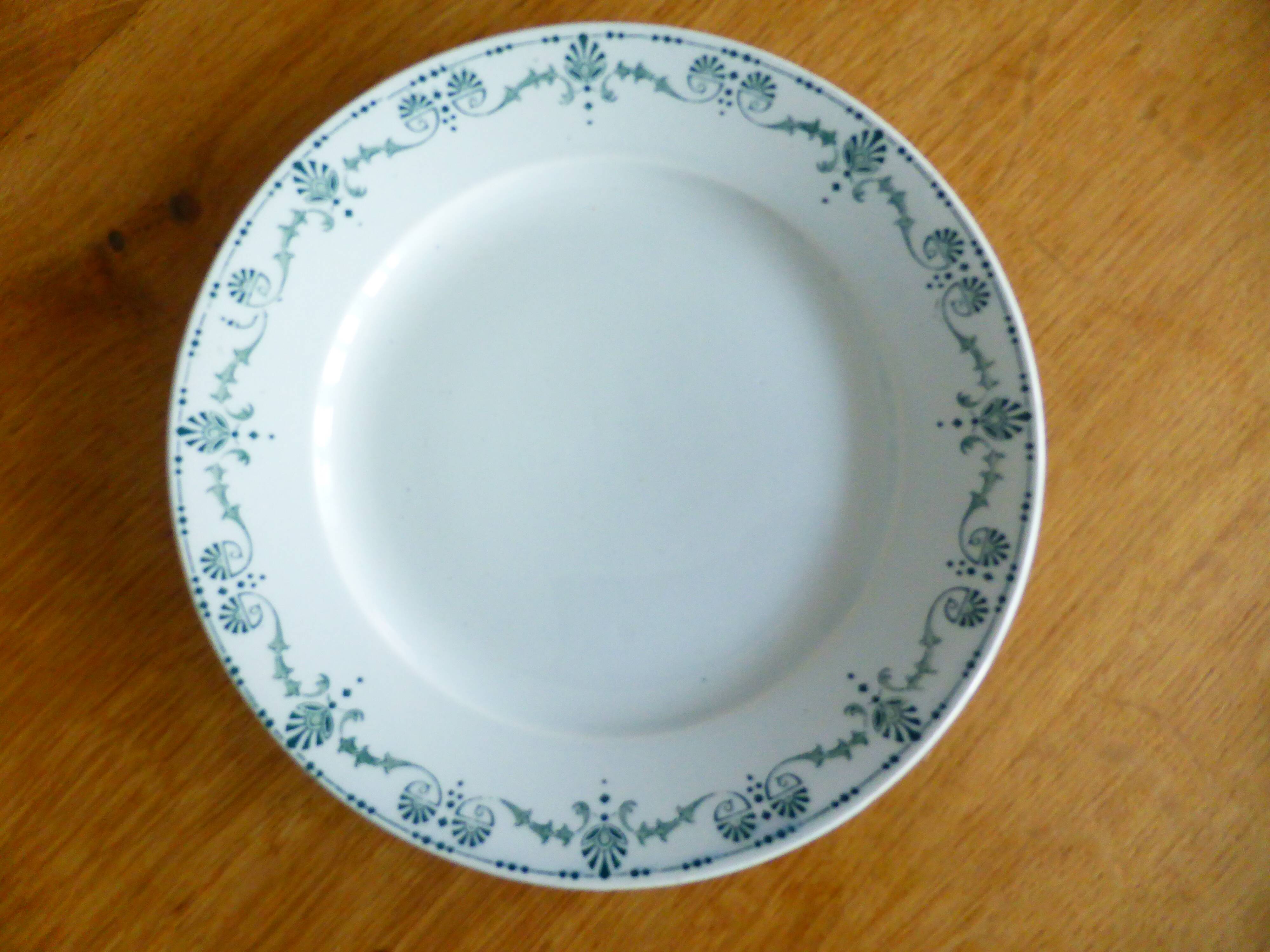 1 dessert plate in Gien iron clay Etruscan model 221214