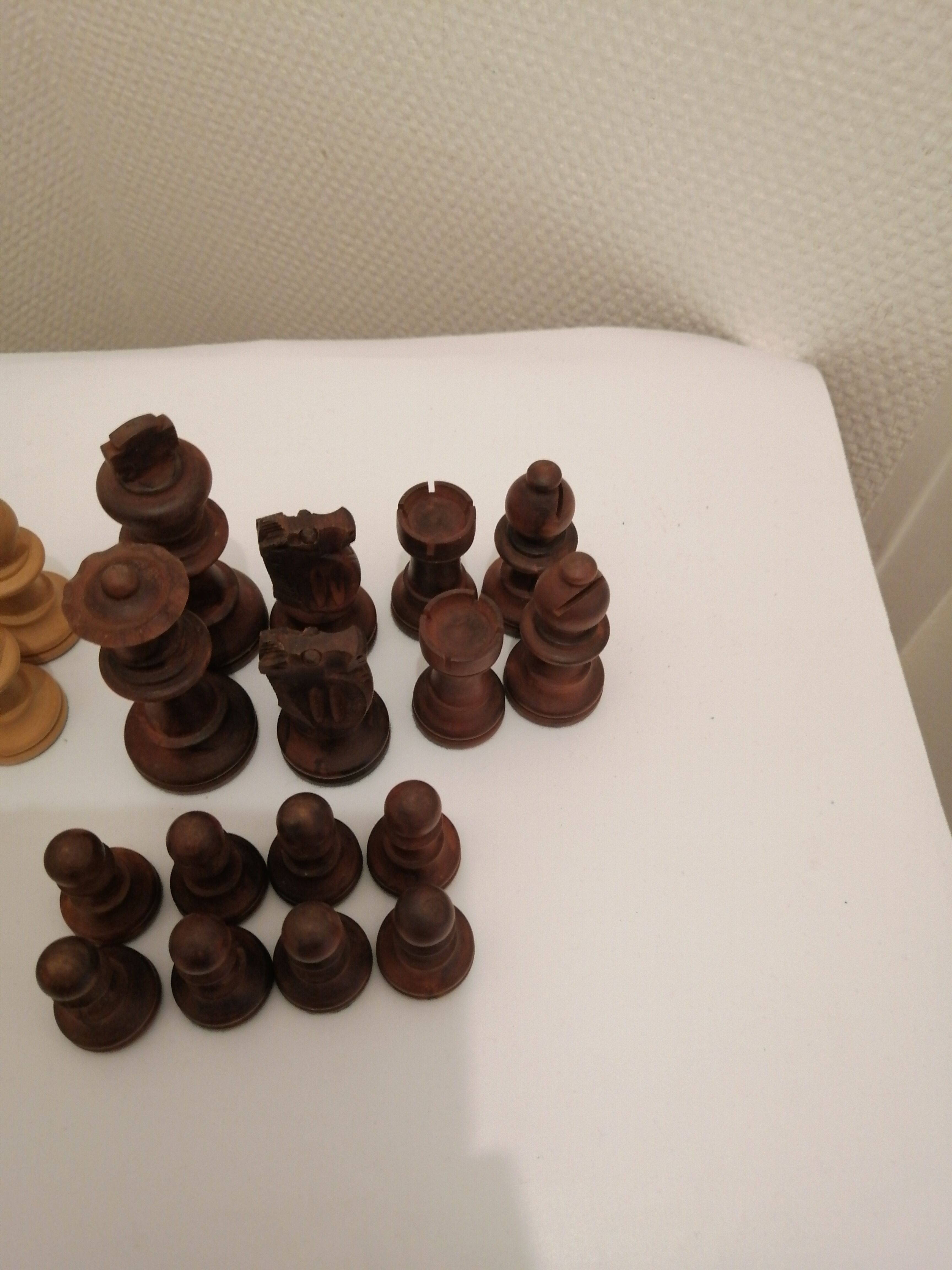 Box of 32 boxwood chess pawns