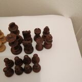 Box of 32 boxwood chess pawns