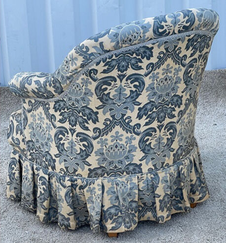 Toad armchair