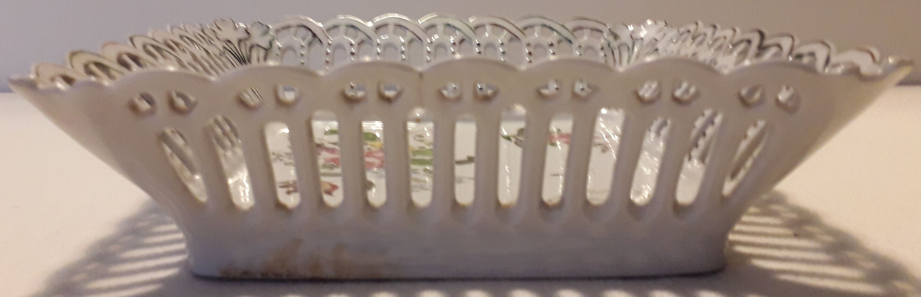 Fine porcelain fruit cup dish