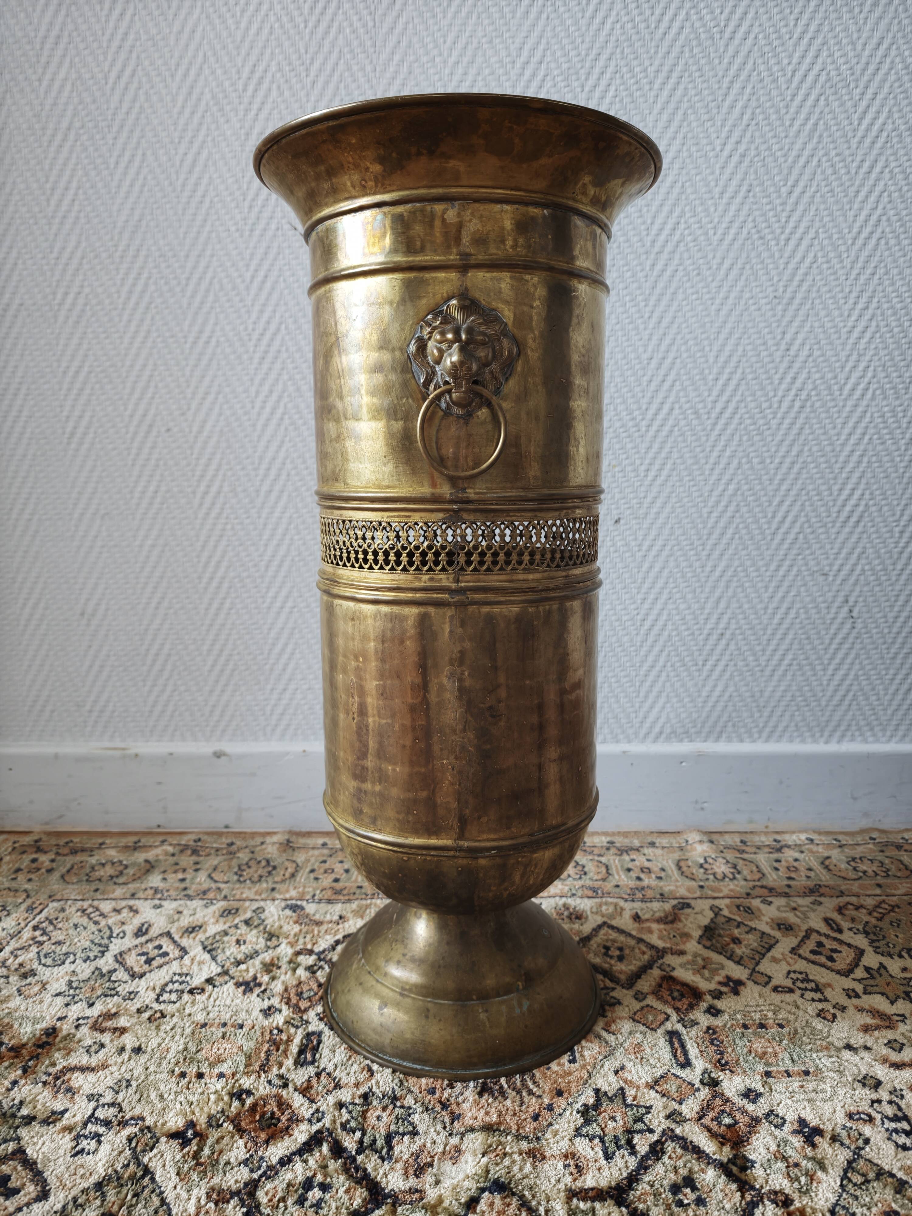 Vintage brass umbrella stand – lion head handles