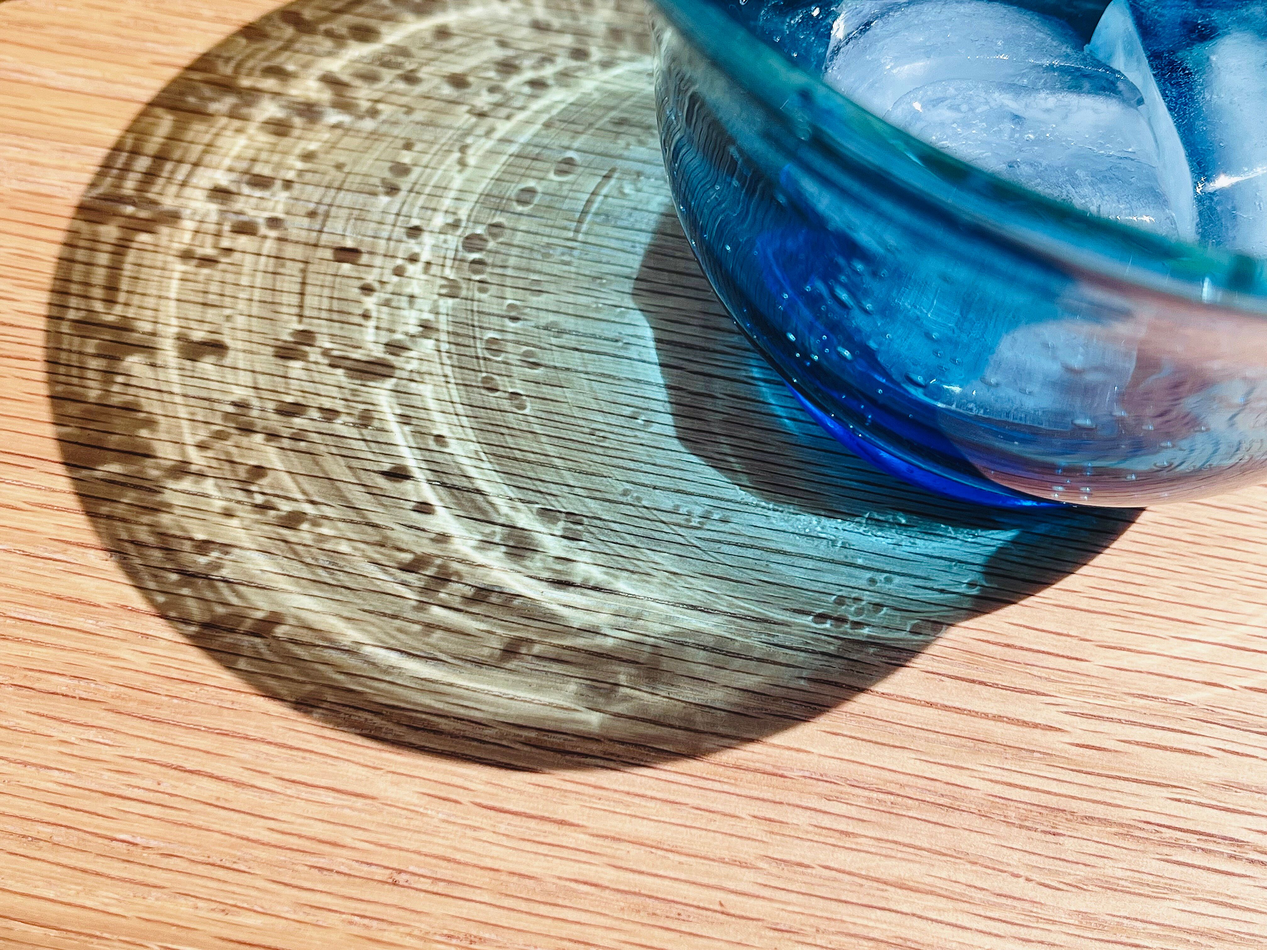 Blown glass bowl with fine bubbles