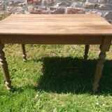 Oak table with turned legs