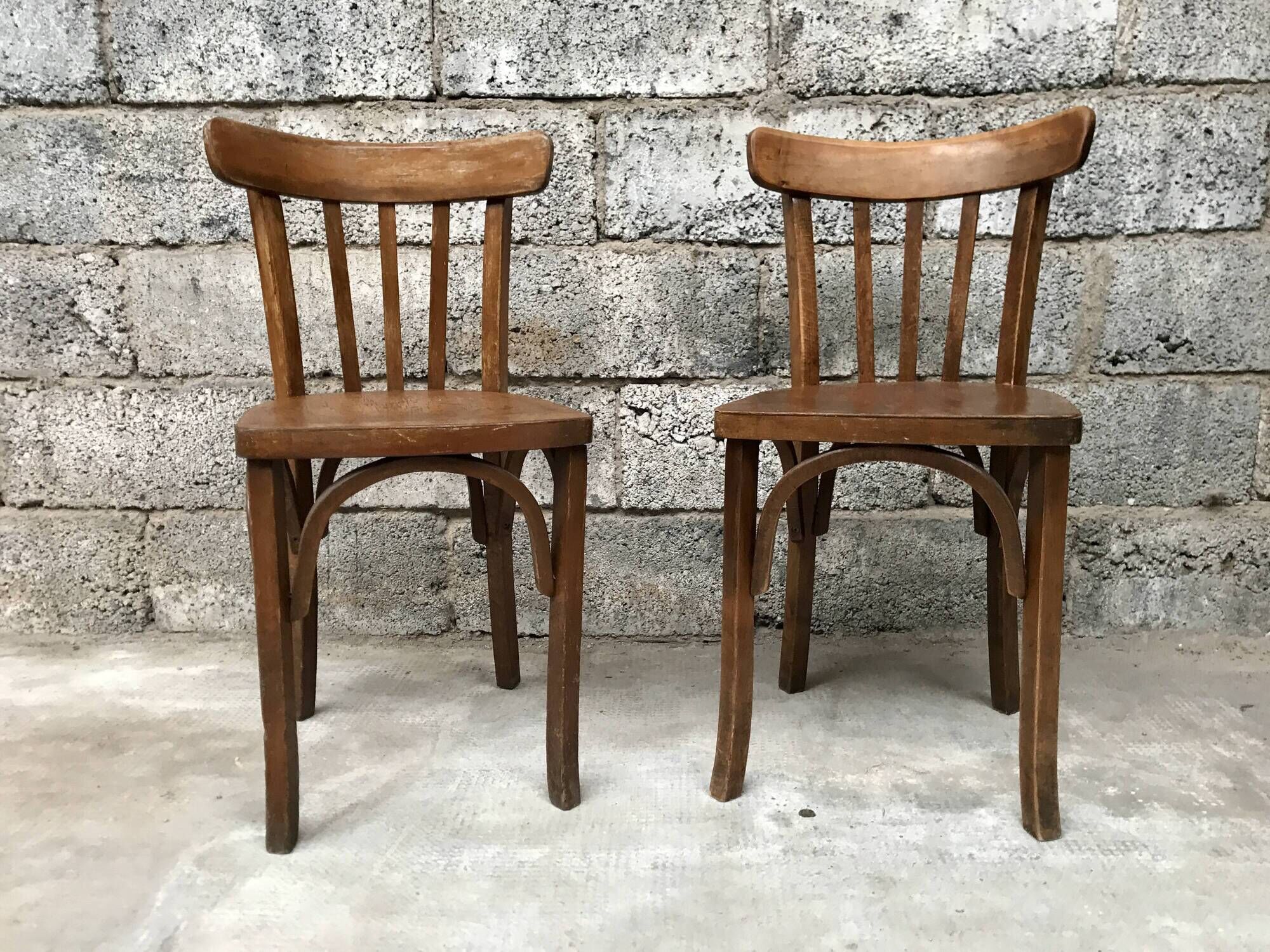 Pair of bistro chairs troquet Parisien in curved wood 1950