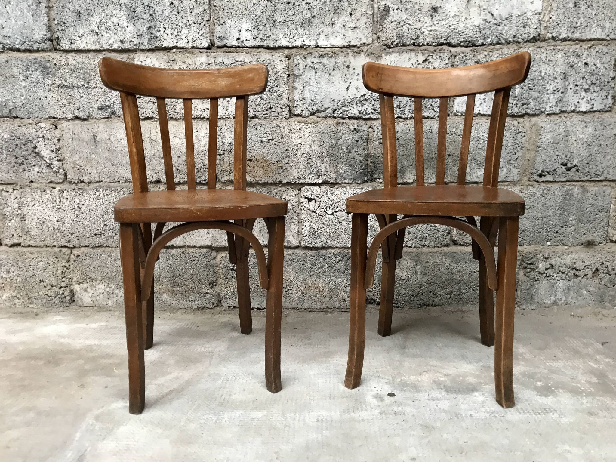 Pair of bistro chairs troquet Parisien in curved wood 1950