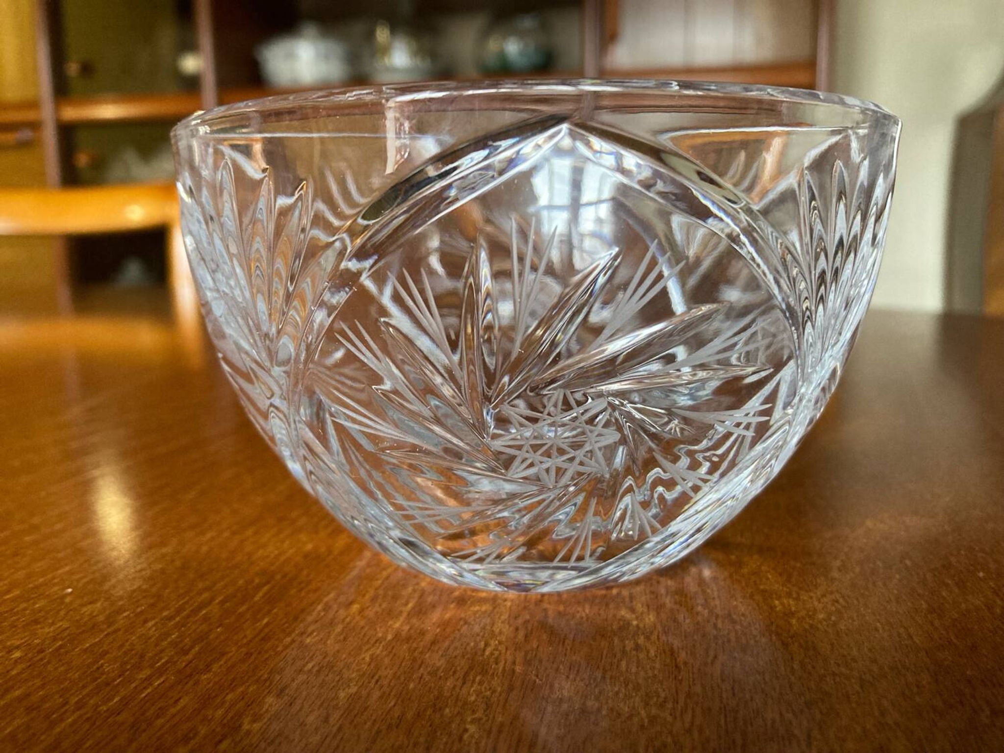Pinwheel cut crystal bowl - bowl - empty pocket